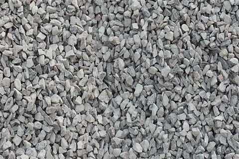 How does aggregate size affect cement content?