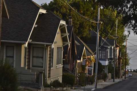 Common electrical mistakes everyone should avoid when doing gutter cleaning