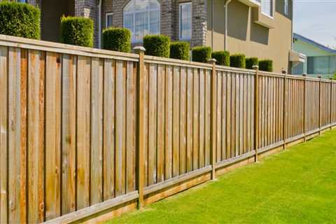 How much does it cost to put a fence up around a house?