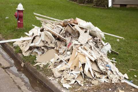 10 Smart Tips For Cleaning Gutters and Disposing of Yard Particles