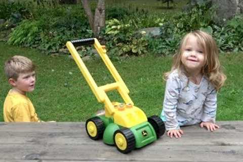 JOHN DEERE PUSH MOWER FOR TODDLERS