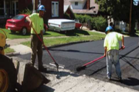 What Qualifications Should a Paving Contractor Have?