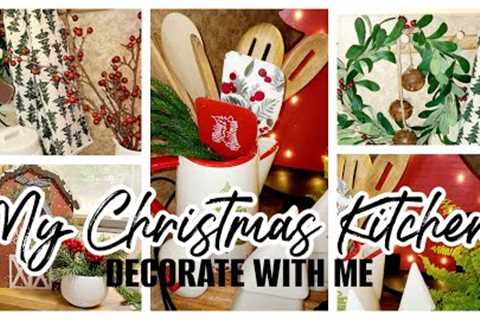 CHRISTMAS 2023 DECORATE WITH ME // COZY VINTAGE & TRADITIONAL CHRISTMAS KITCHEN // ROBIN LANE..