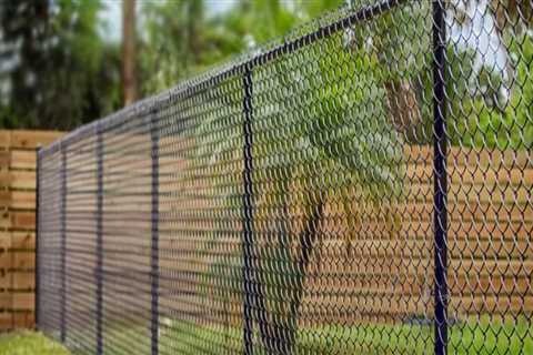 What is the cheapest fence material in 2023?