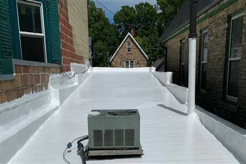 What roof keeps house cooler?