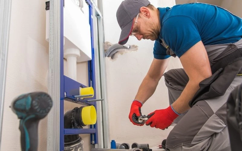 Handling Bathroom Emergencies: Quick Plumbing Solutions